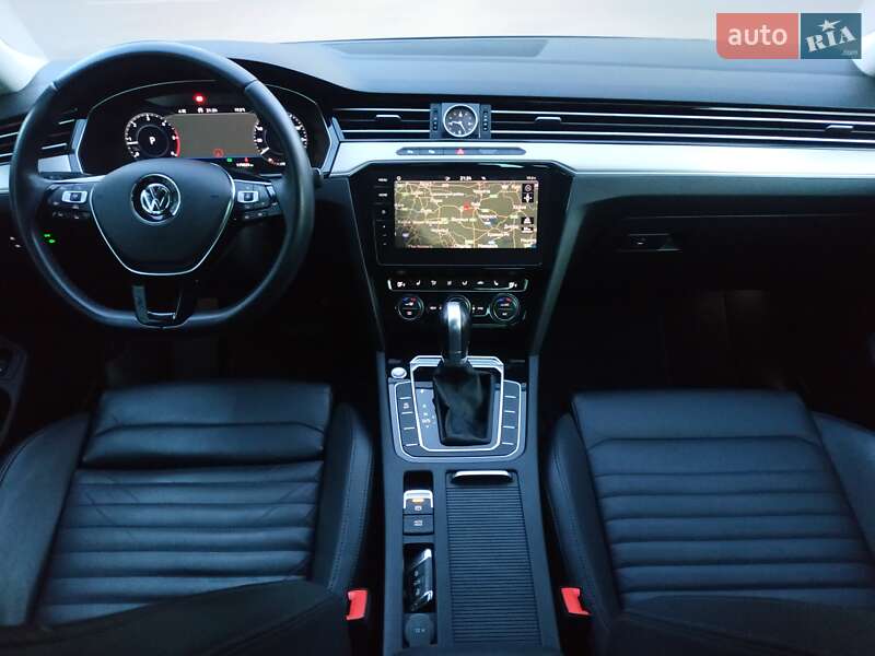 Седан Volkswagen Passat 2017 в Житомире