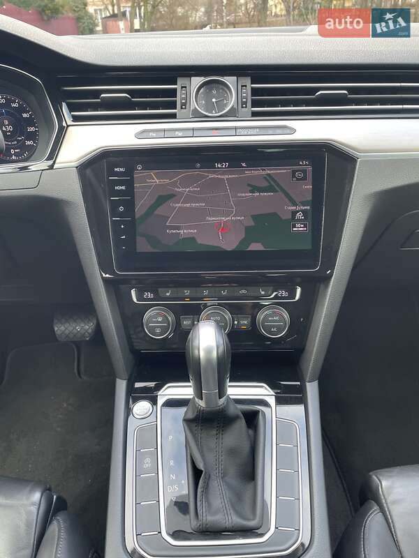 Седан Volkswagen Passat 2017 в Житомире