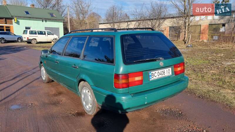 Універсал Volkswagen Passat 1994 в Шептицькому