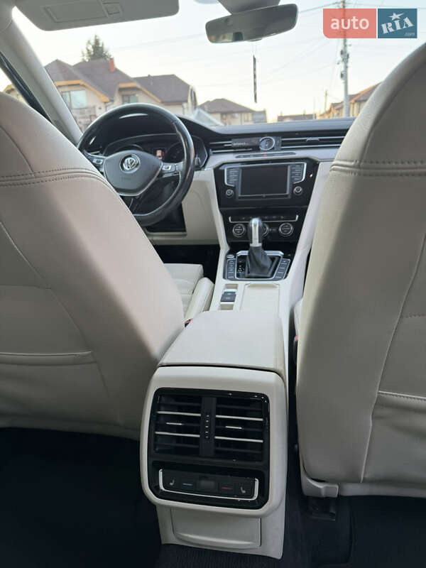 Седан Volkswagen Passat 2016 в Мукачевому