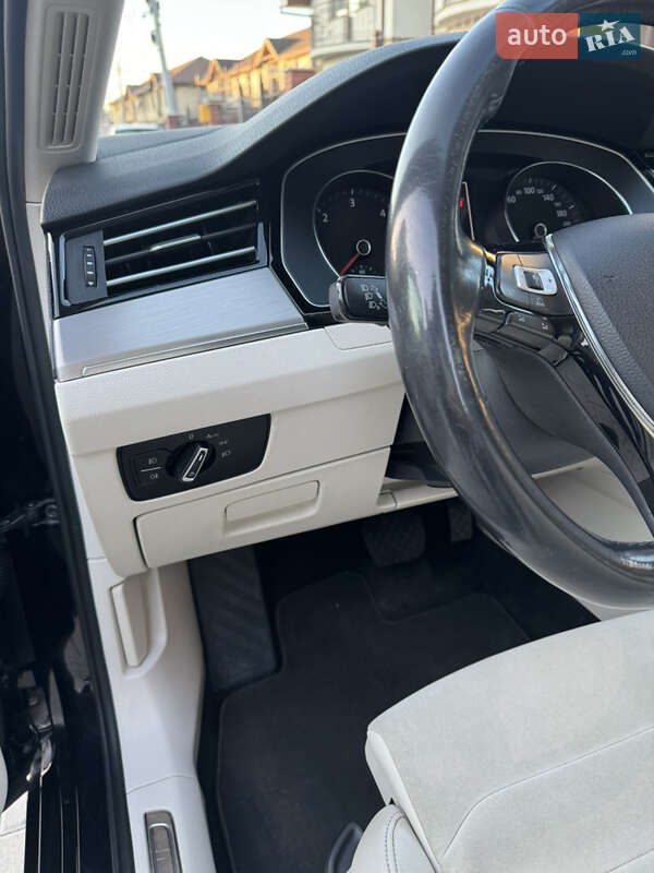 Седан Volkswagen Passat 2016 в Мукачевому