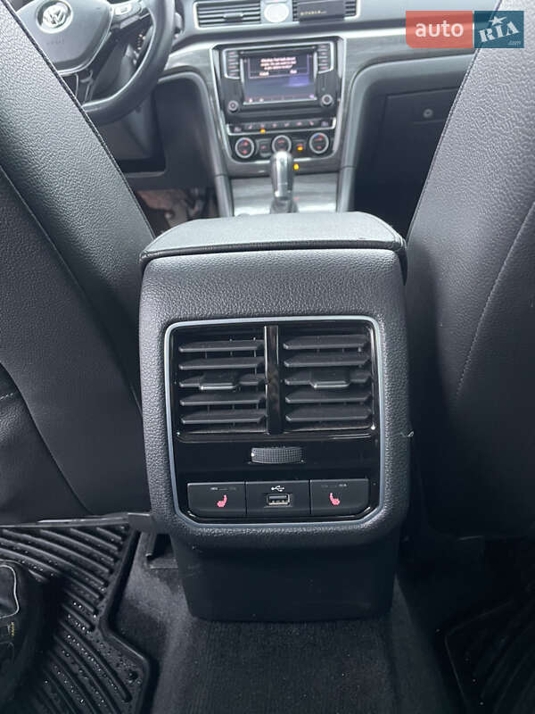 Седан Volkswagen Passat 2016 в Києві