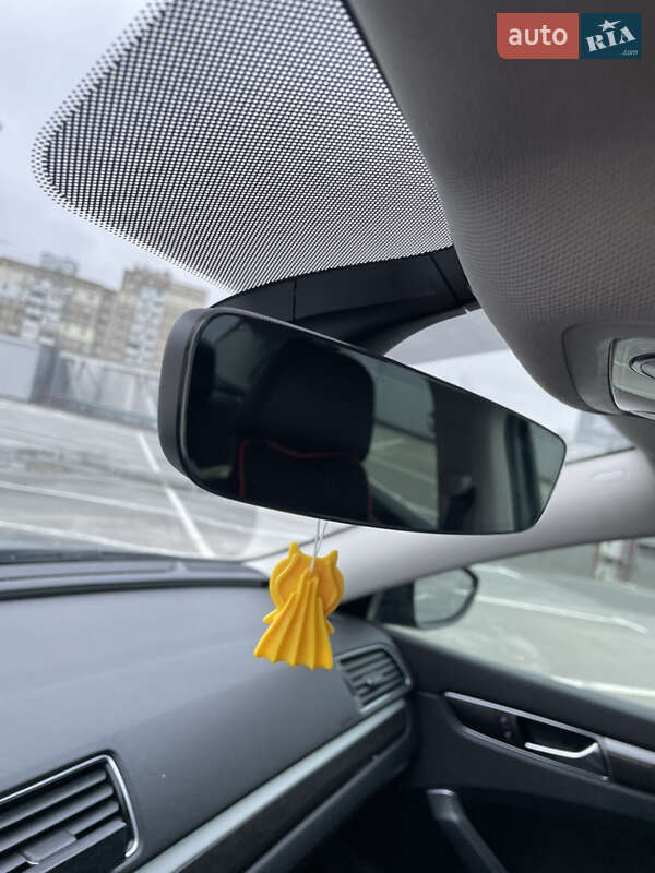 Седан Volkswagen Passat 2016 в Києві