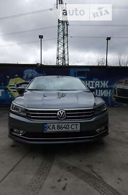 Седан Volkswagen Passat 2016 в Киеве