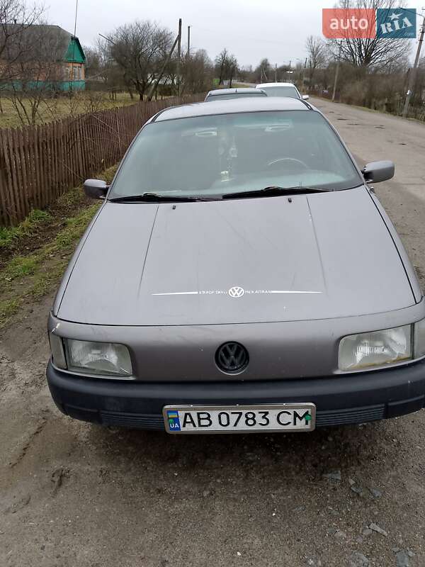 Седан Volkswagen Passat 1993 в Олевську