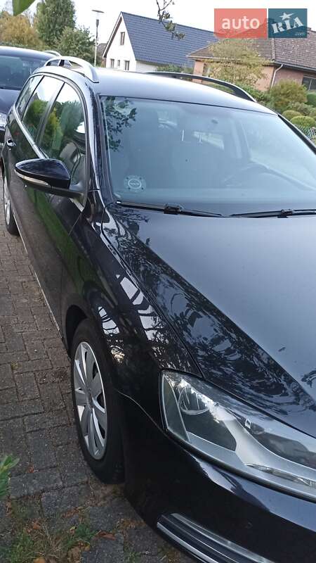 Універсал Volkswagen Passat 2013 в Житомирі