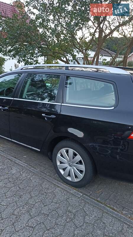 Універсал Volkswagen Passat 2013 в Житомирі