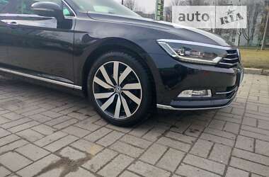 Седан Volkswagen Passat 2015 в Луцке