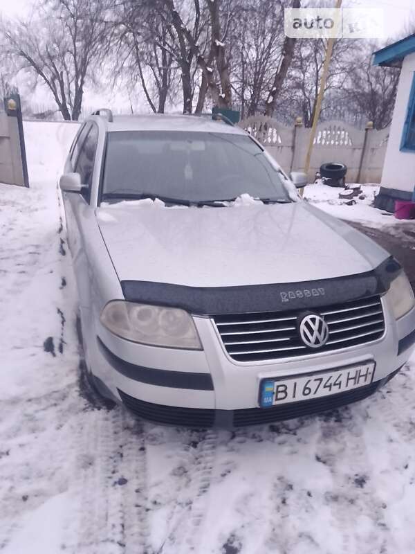 Универсал Volkswagen Passat 2001 в Хороле