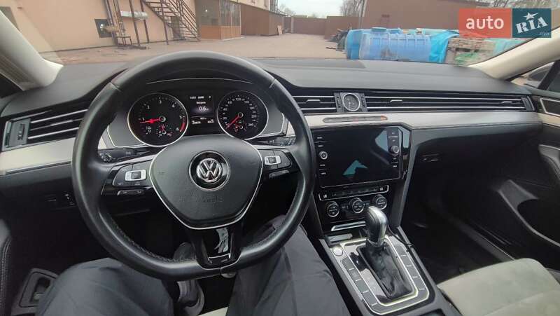 Универсал Volkswagen Passat 2018 в Киеве