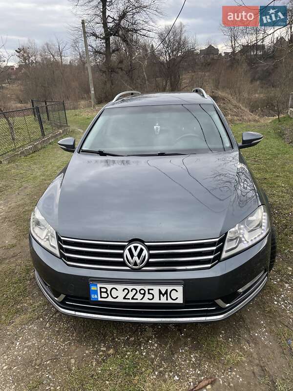 Універсал Volkswagen Passat 2012 в Самборі
