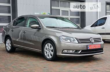 Седан Volkswagen Passat 2011 в Сарнах