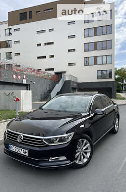 Седан Volkswagen Passat 2015 в Ужгороде