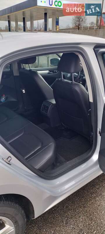 Седан Volkswagen Passat 2012 в Чернигове
