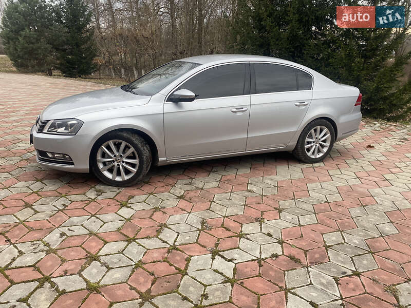 Седан Volkswagen Passat 2013 в Чернівцях