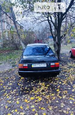 Седан Volkswagen Passat 1993 в 
