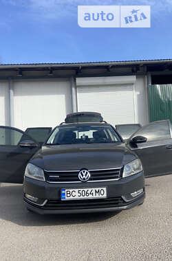 Універсал Volkswagen Passat 2012 в Львові