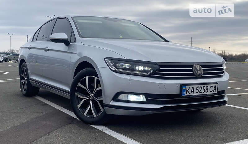 Седан Volkswagen Passat 2015 в Киеве