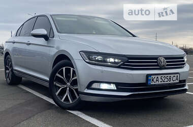 Седан Volkswagen Passat 2015 в Києві