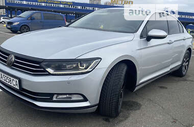 Седан Volkswagen Passat 2015 в Киеве