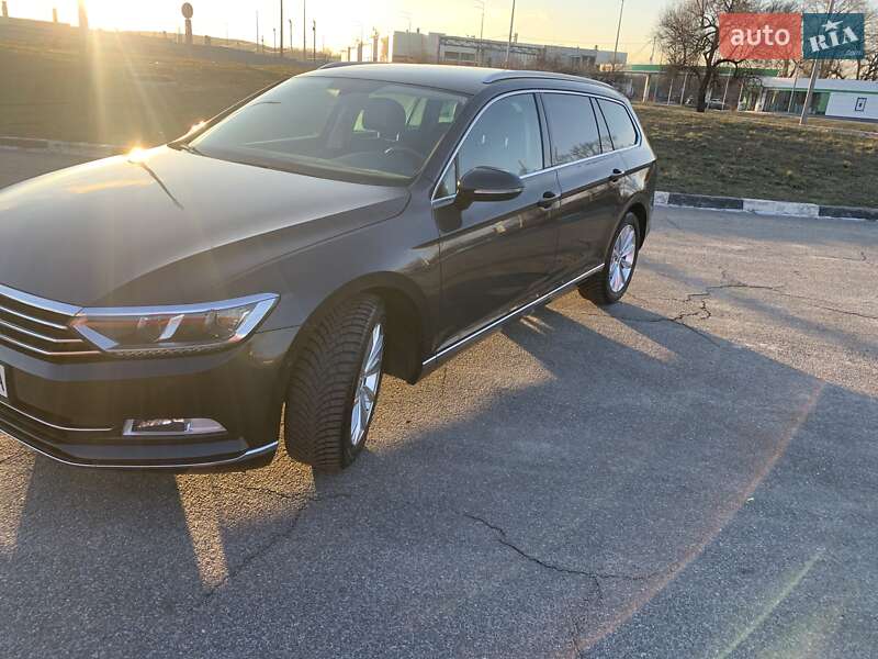 Универсал Volkswagen Passat 2017 в Киеве
