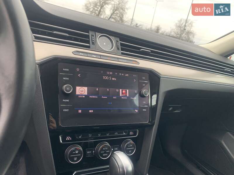 Универсал Volkswagen Passat 2017 в Киеве