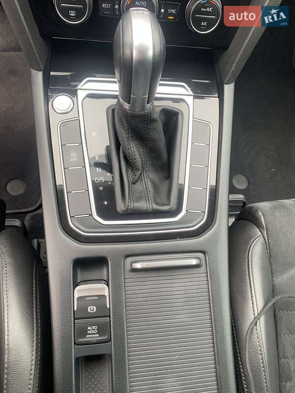 Универсал Volkswagen Passat 2017 в Киеве