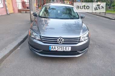 Седан Volkswagen Passat 2012 в Києві