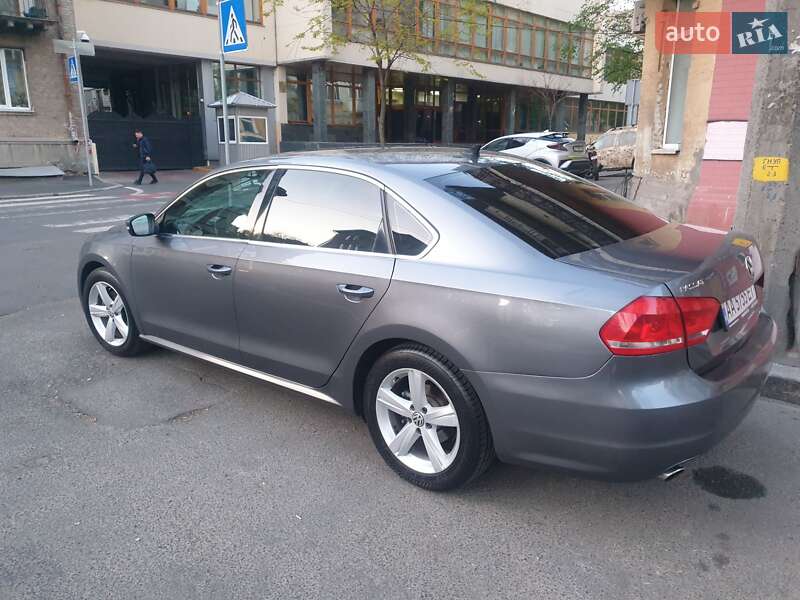 Седан Volkswagen Passat 2012 в Киеве
