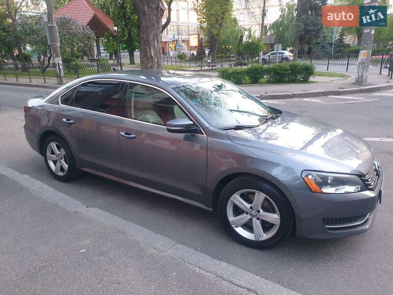 Седан Volkswagen Passat 2012 в Киеве