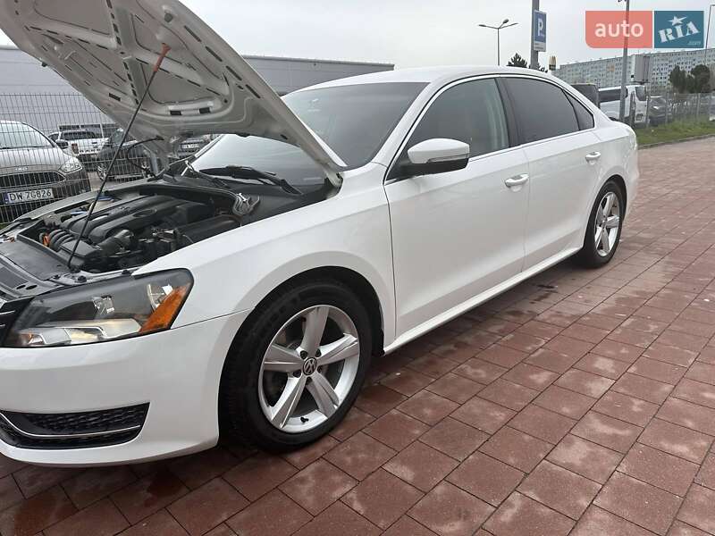 Седан Volkswagen Passat 2012 в Харкові