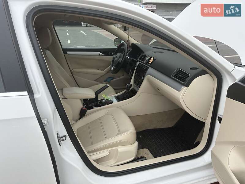 Седан Volkswagen Passat 2012 в Харкові