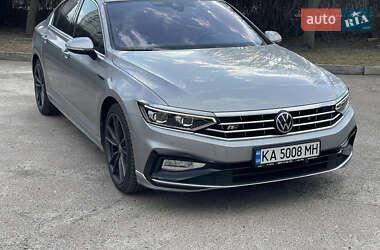 Седан Volkswagen Passat 2020 в Киеве