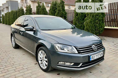 Седан Volkswagen Passat 2013 в Ужгороде