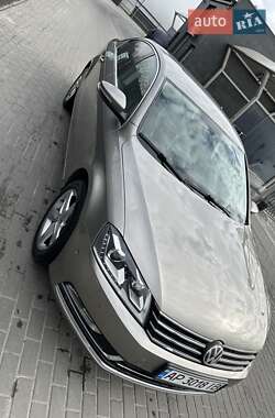 Седан Volkswagen Passat 2012 в Киеве