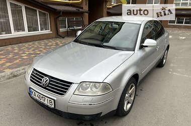 Седан Volkswagen Passat 2004 в Киеве