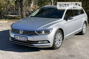 Универсал Volkswagen Passat 2016 в Киеве