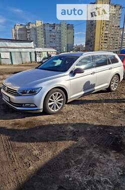 Универсал Volkswagen Passat 2016 в Киеве