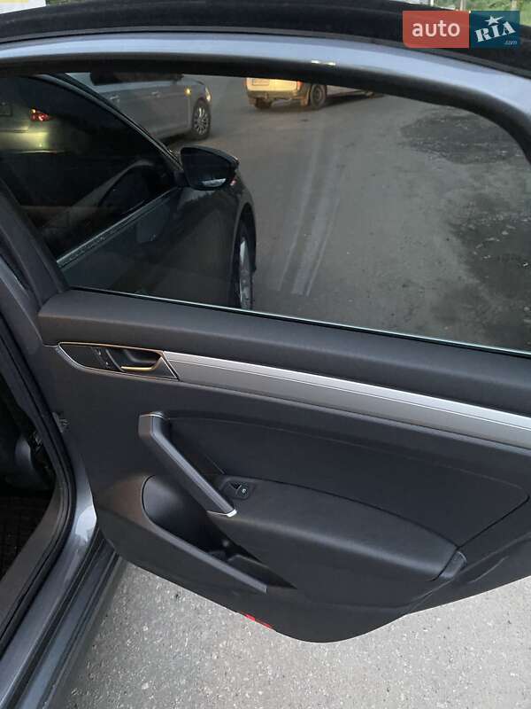 Седан Volkswagen Passat 2016 в Харькове