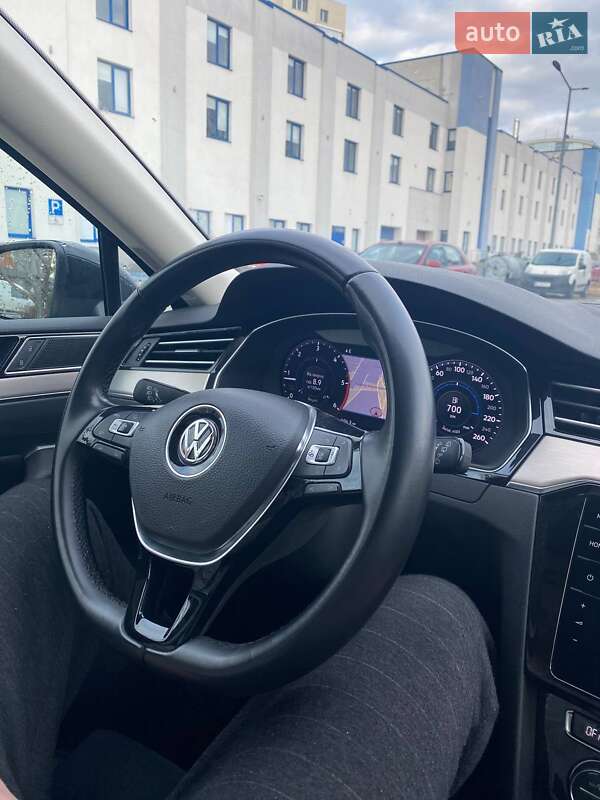 Универсал Volkswagen Passat 2017 в Львове