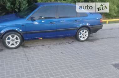 Седан Volkswagen Passat 1990 в Києві