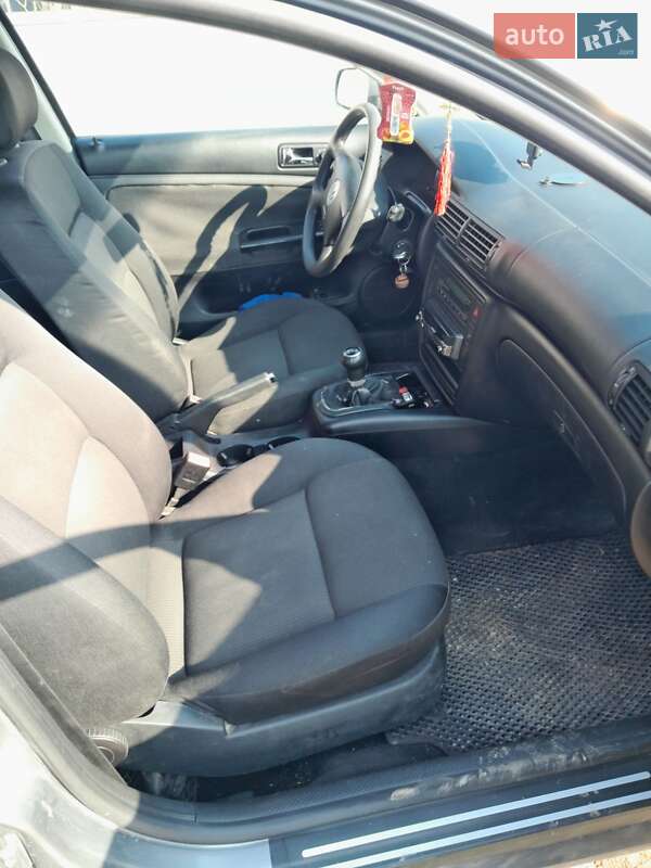 Универсал Volkswagen Passat 2003 в Хотине