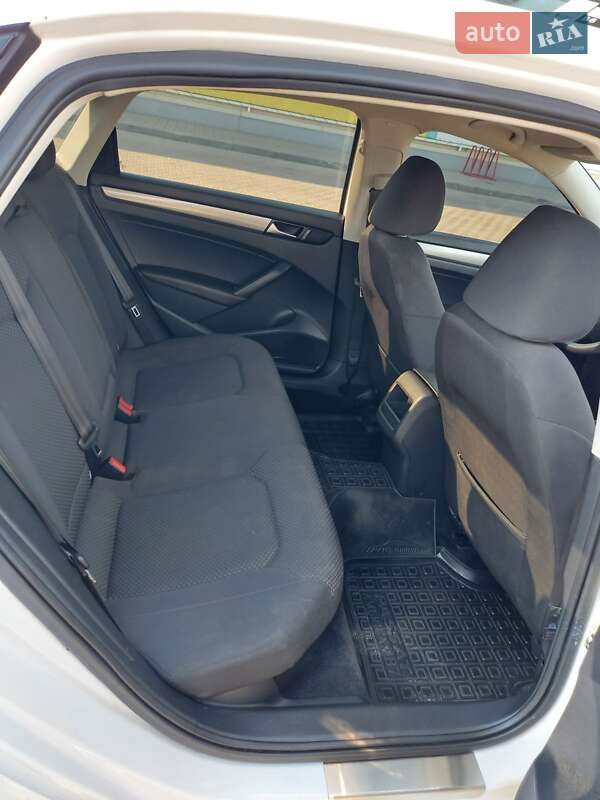 Седан Volkswagen Passat 2011 в Киеве