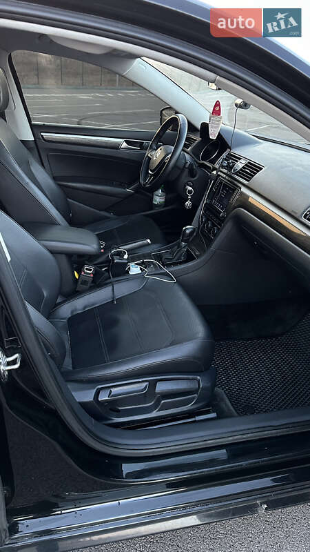 Седан Volkswagen Passat 2015 в Рівному