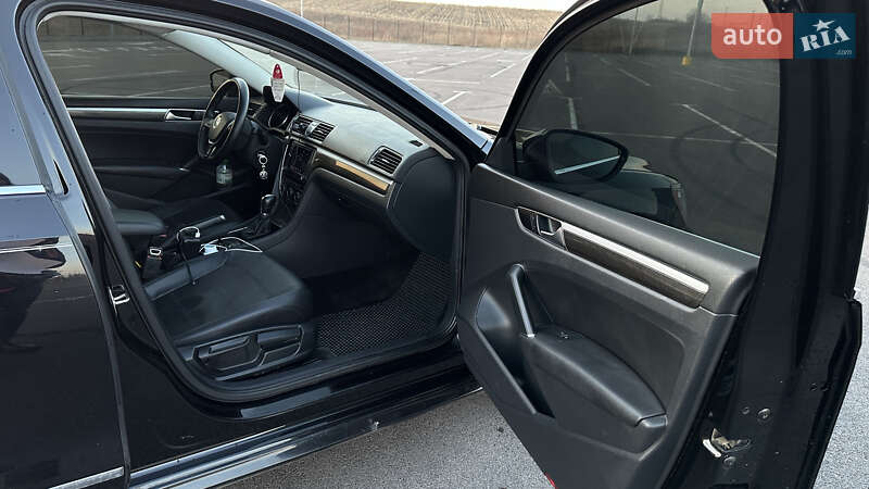 Седан Volkswagen Passat 2015 в Рівному