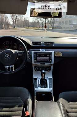 Седан Volkswagen Passat 2011 в Ужгороді