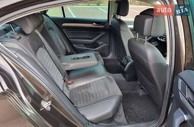 Седан Volkswagen Passat 2015 в 