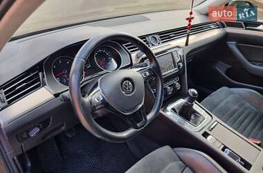 Седан Volkswagen Passat 2015 в 