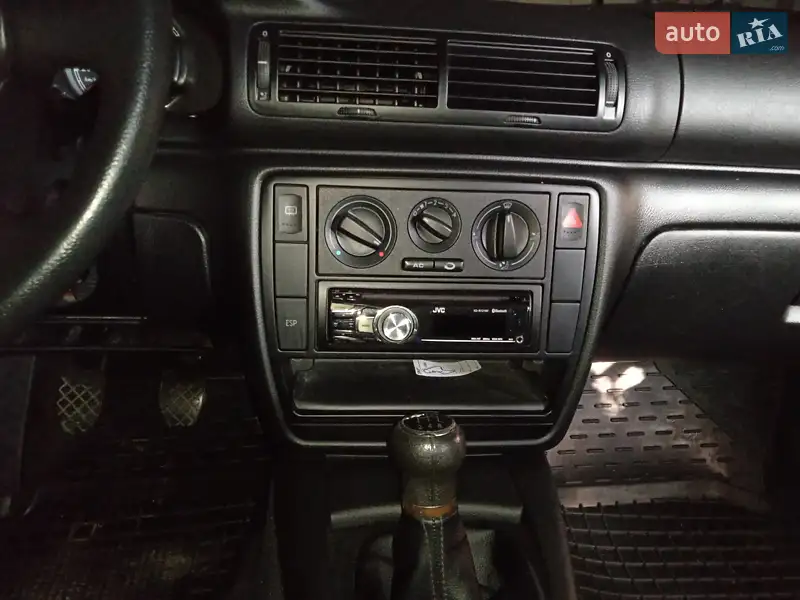 Volkswagen Passat 2001 VIN WVWZZZ3BZ2E267787 фото оголошення 7 з 56