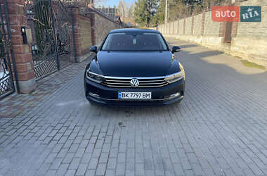 Седан Volkswagen Passat 2015 в 
